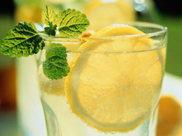 Why You Should Be Drinking Lemon Water in the Morning