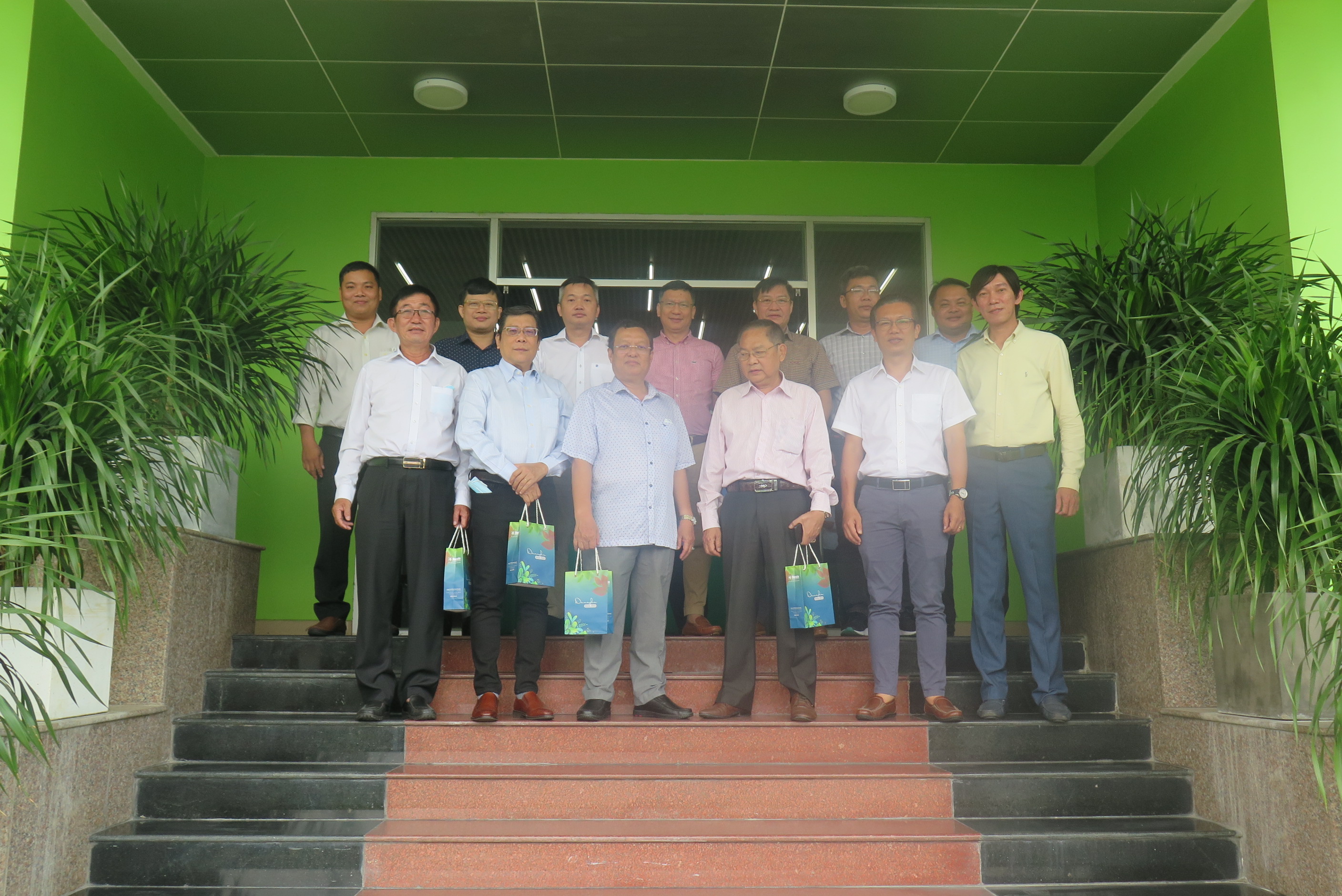 Hân hạnh đón tiếp đoàn cán bộ Bệnh Viện Tâm Thần Tp. Hồ Chí Minh đến thăm và làm việc tại công ty.