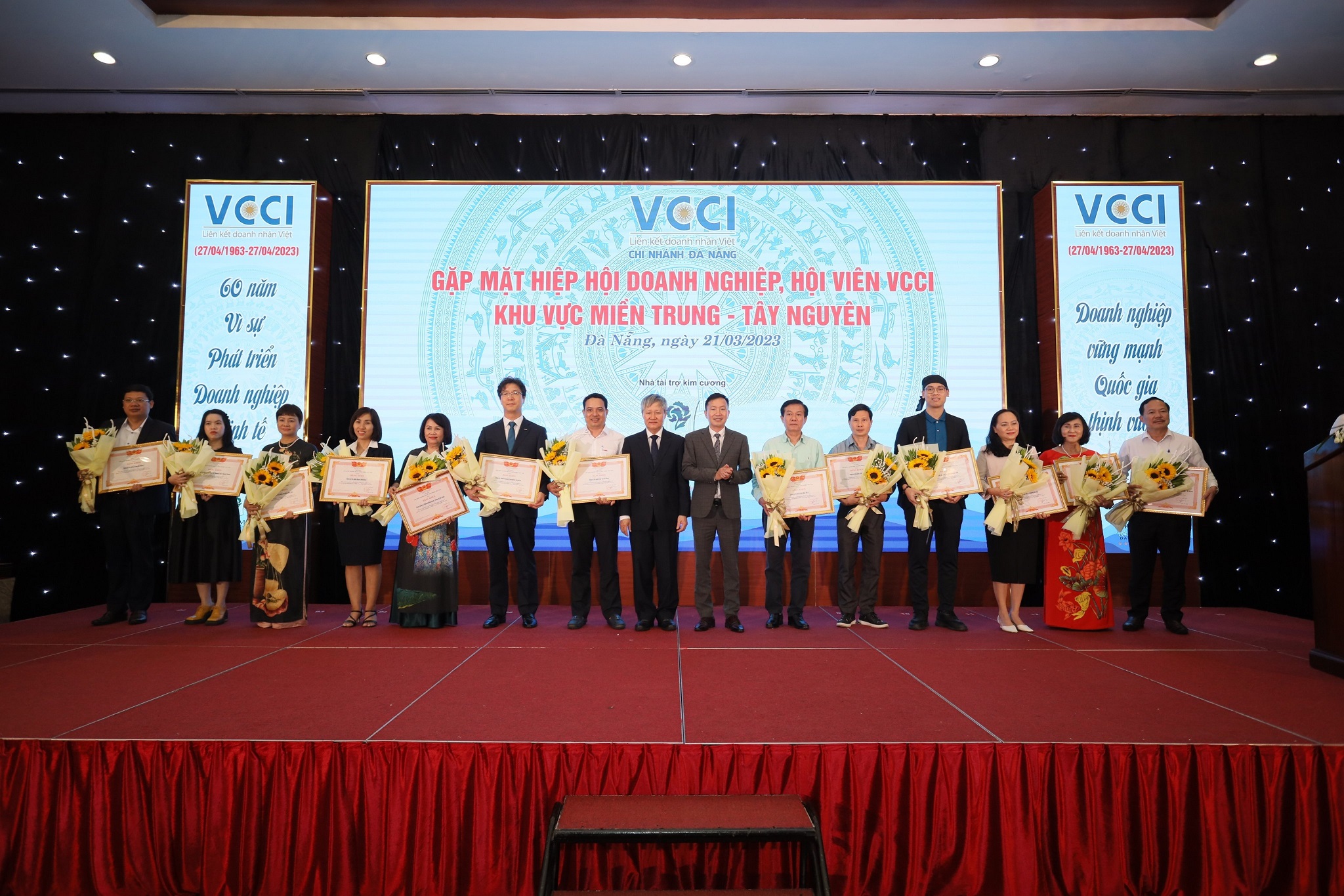 DANAPHA VINH DỰ ĐƯỢC NHẬN BẰNG KHEN CỦA VCCI NĂM 2023