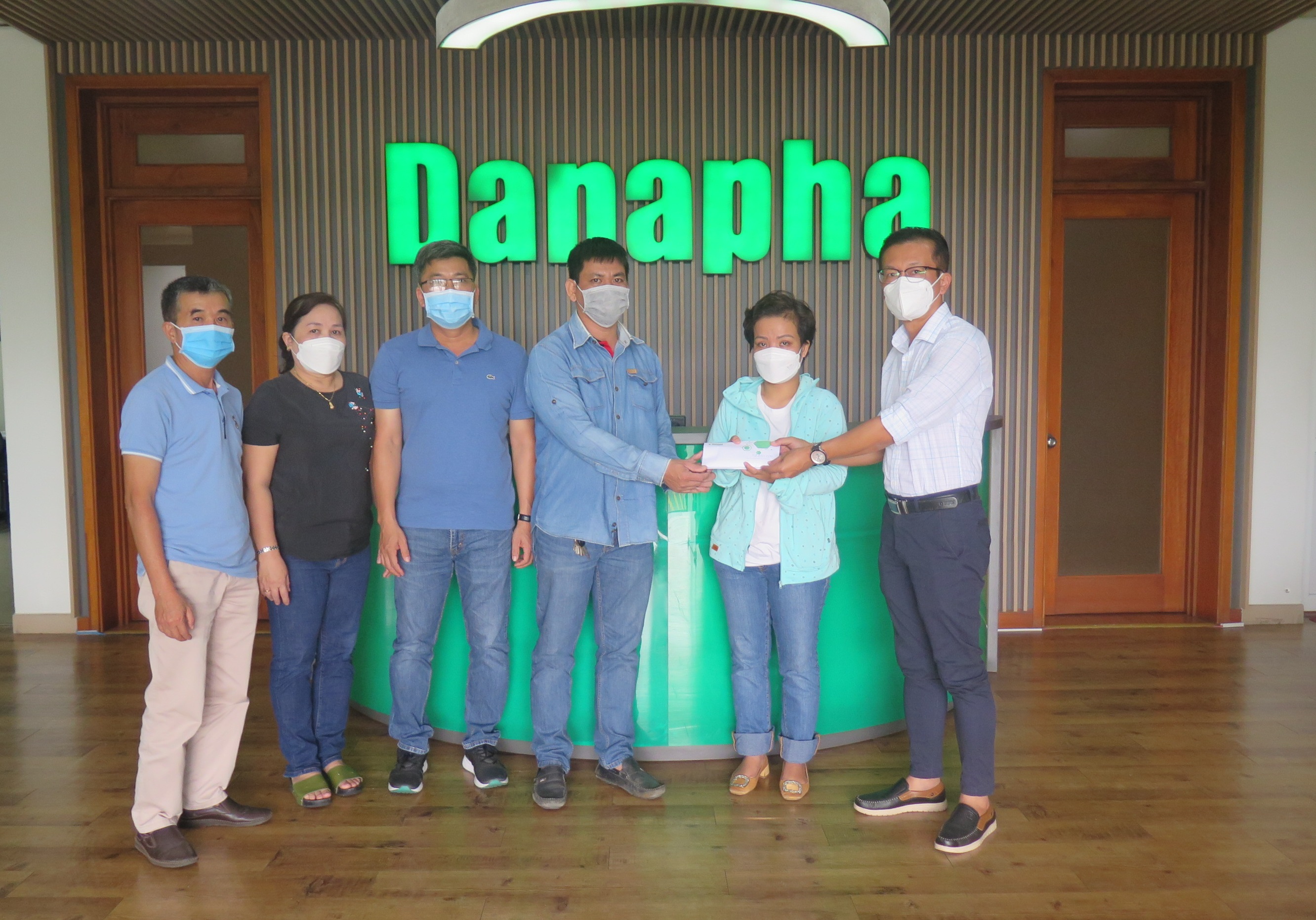 DANAPHA EMPLOYEES DONATE TO SUPPORT COLLEAGUE WHO UNFORTUNATELY HAD A SERIOUS ILLNESS