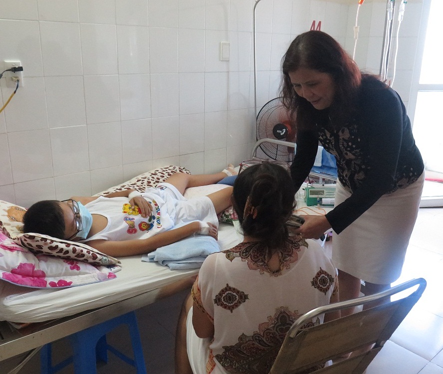 Danapha thăm và tặng quà cho bệnh nhi ung thư