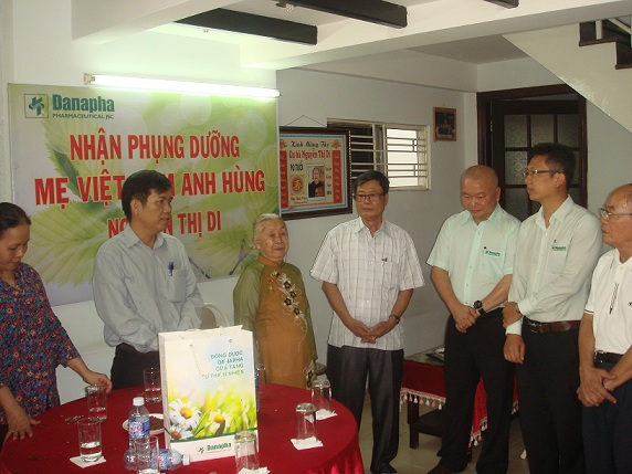Nhận phụng dưỡng Mẹ Việt Nam anh hùng Nguyễn Thị Di
